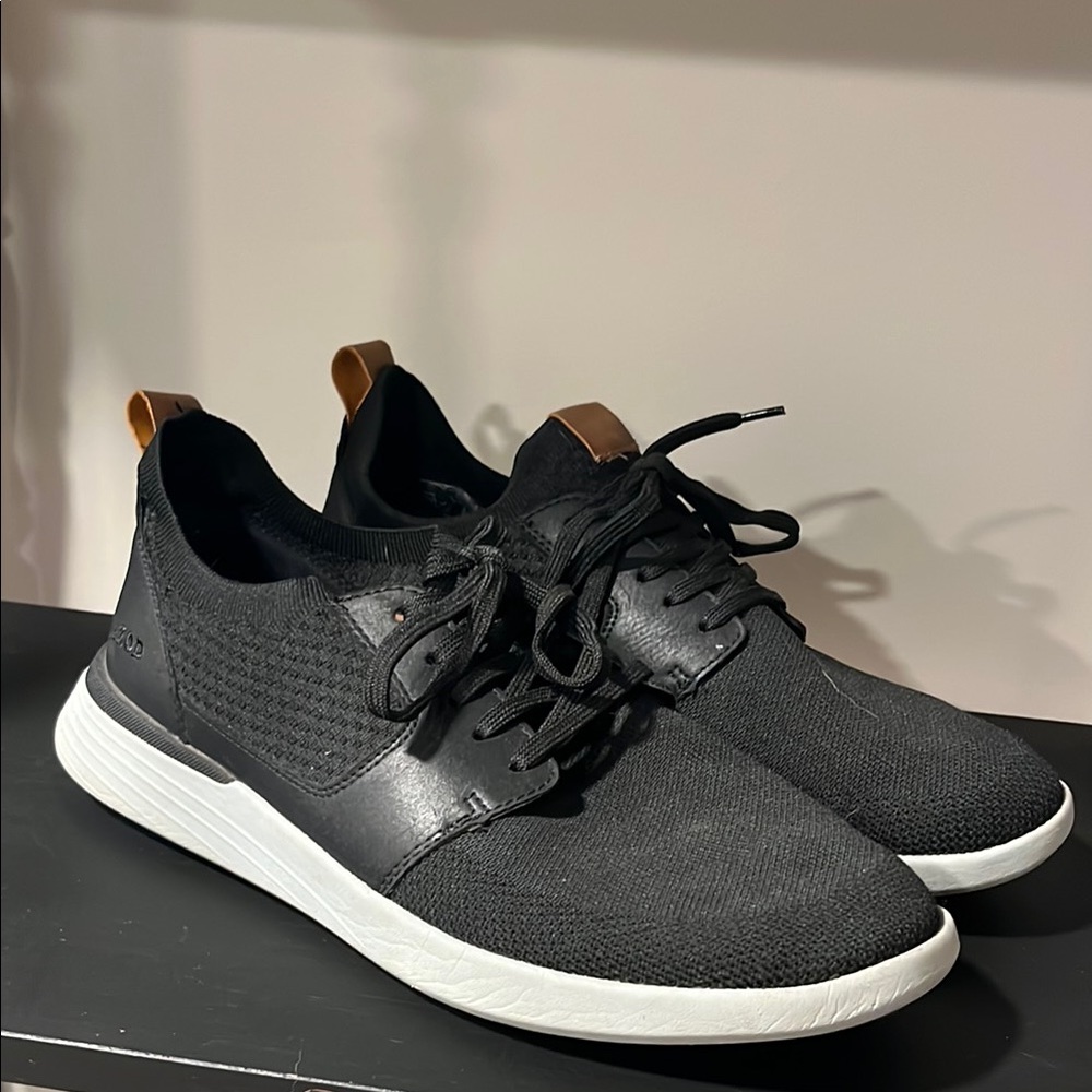 Izod Bannister Sneaker Size 10.5